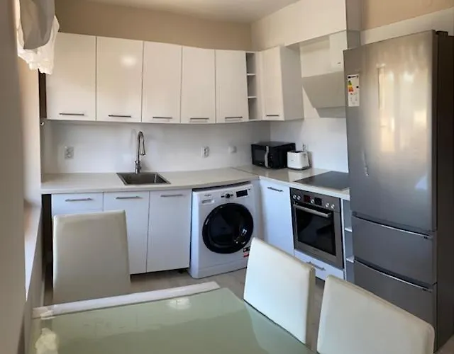 2 Bed 2 Bath, 4 Min Walk To Slope, Predela2, Apartment